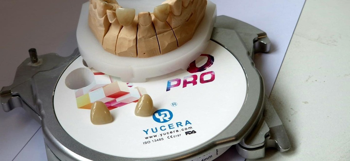 Dental Whole Sale Yucera 4d Pro Multilayer Zirconium Disc Ceramic  for Cad Cam High Transmittance