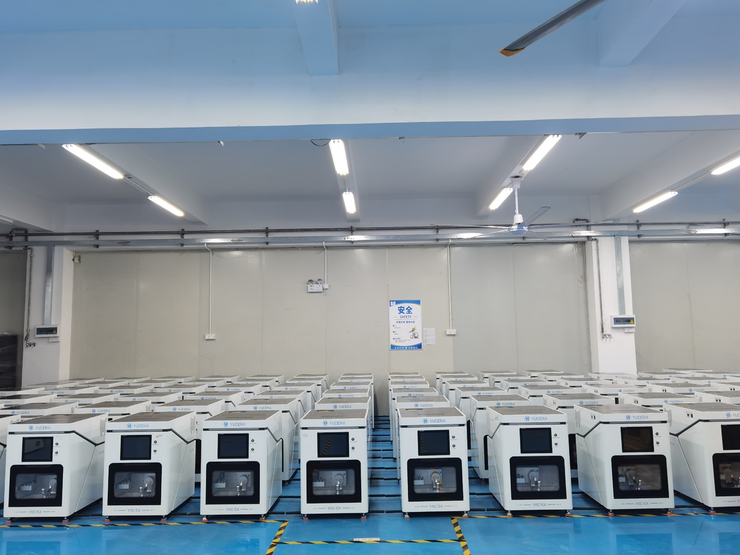 Máy phay CAD/CAM 5 trục Yucera Compact cho sản xuất mão và cầu răng nhỏ