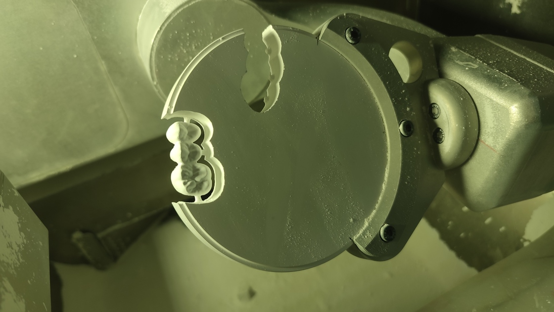 Thiết bị Cad Cam nha khoa Yucera Máy phay 5 trục cho phòng lab nha khoa Máy phay YRC-5X