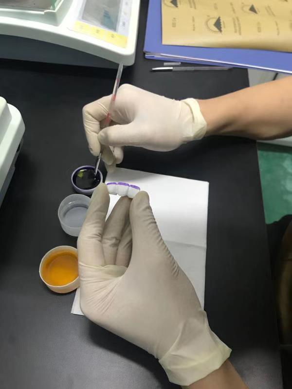 Phòng thí nghiệm nha khoa Yucera 18 màu Giải pháp nụ cười Gốm Zirconia Nhuộm Ánh sáng tự nhiên cho các tác phẩm phòng thí nghiệm nha khoa